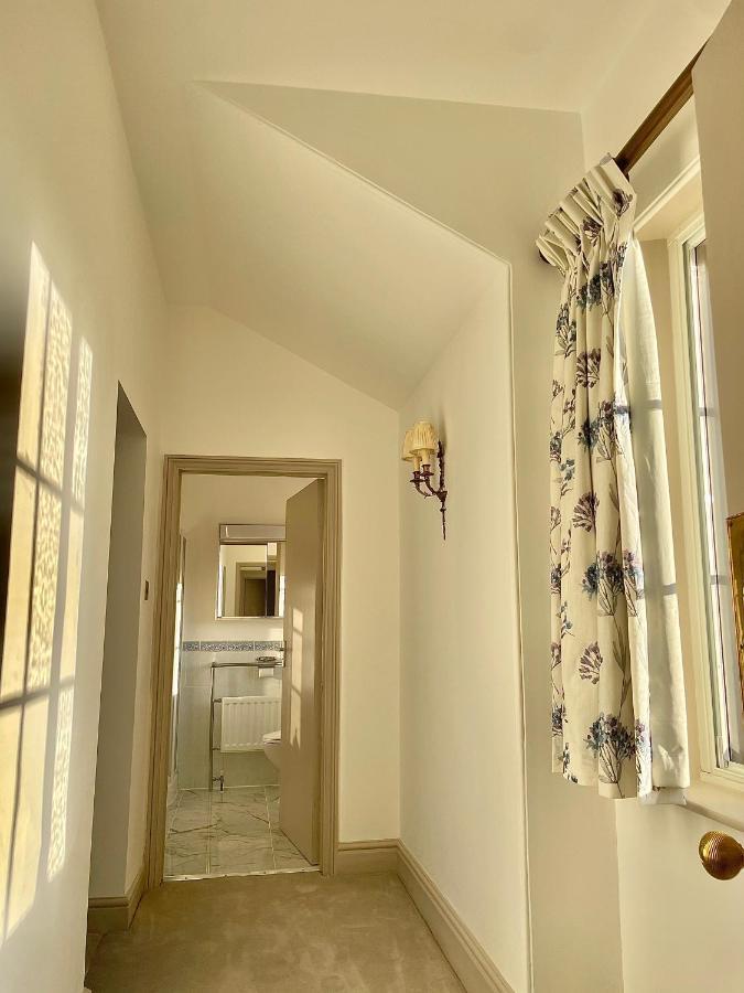 Denham Mount Country house *